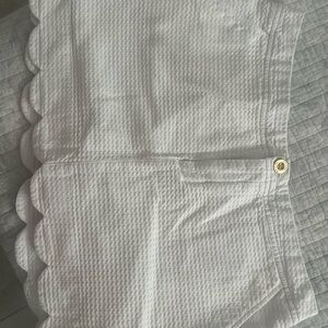 White Scalloped Women's Skort - Lilly Pulitzer 12 - EUC